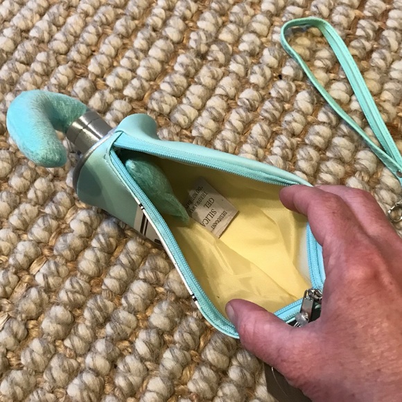 BUNDLE FOR DISCOUNT $$ I AM A ARTIST PAINT CLUTCH - Picture 6 of 7